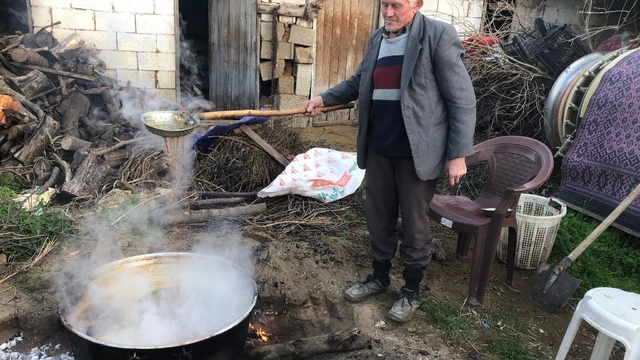 Sarıgöl'de pekmez yapımına hız verildi