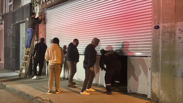 İzmir'de baskı atölyesinde çıkan yangın söndürüldü