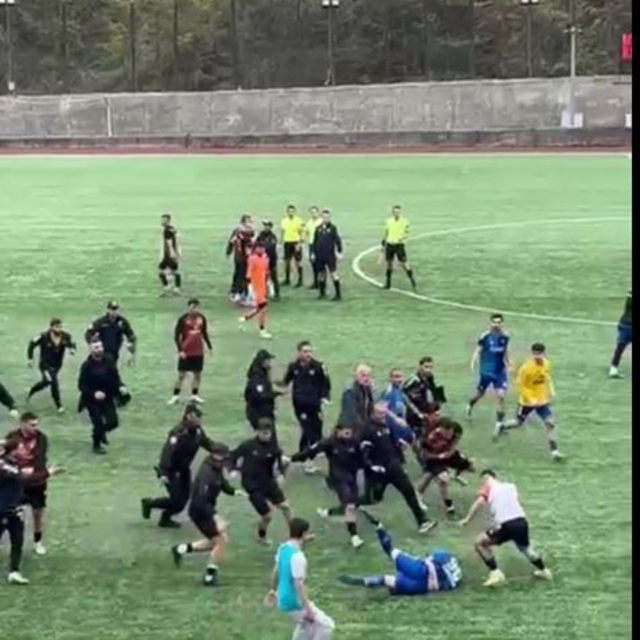 Artvin'de amatör maçta çıkan kavga kamerada