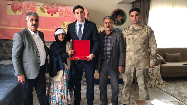 Kaymakam Erdoğan'dan şehit ailesine ziyaret