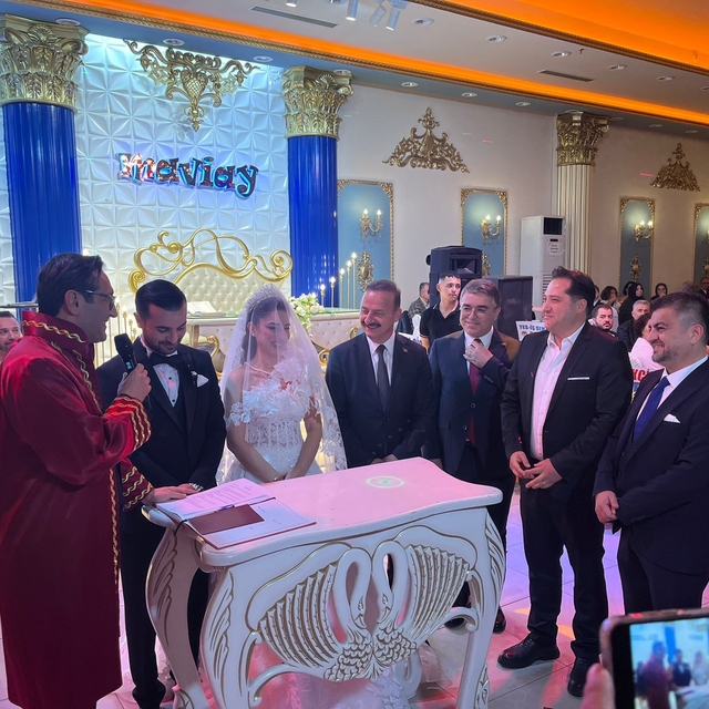 Anahtar Parti Genel Başkanı Ağıralioğlu genç çiftin nikah şahidi oldu