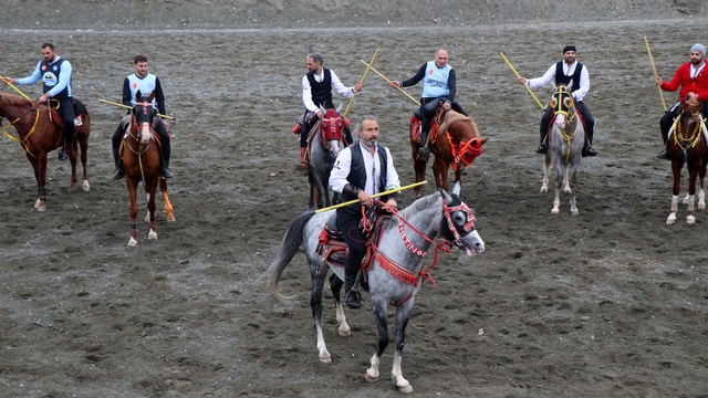 Atlı sporun asırlık geleneği Erzincan'da sürdürülüyor
