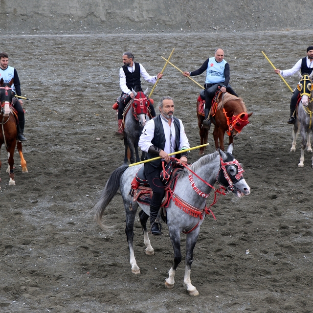 Atlı sporun asırlık geleneği Erzincan'da sürdürülüyor