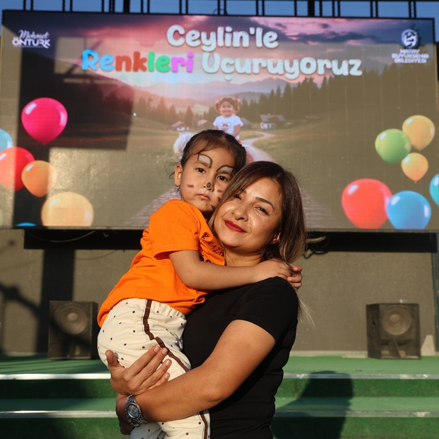 Kansere karşı savaşını kazanan Ceylin'in zaferi gökyüzüne bırakılan balonla...