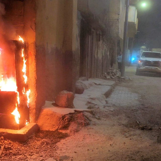 Kaçak hat çekilen panolar alev aldı
Alev alan pano akılalmaz metodu ortaya...