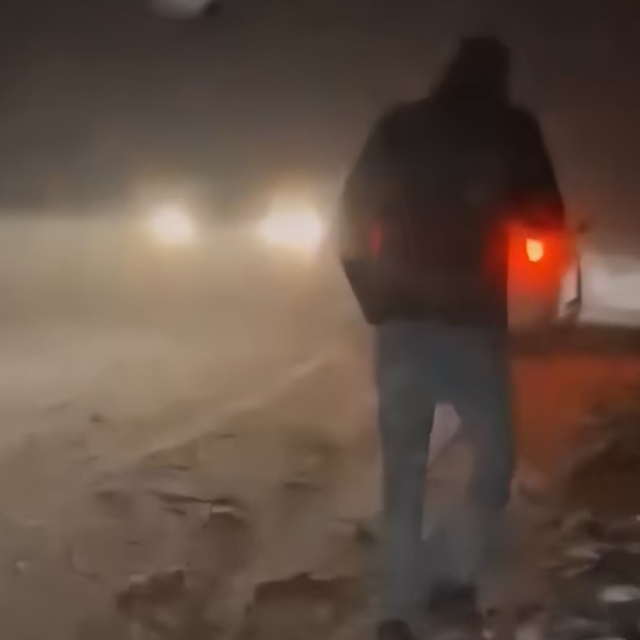 Yüksekova-Şemdinli kara yolunda tipi ve fırtınada mahsur kalanları ekipler...