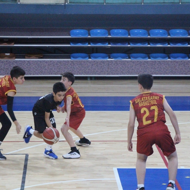 Düzce'de U-14 erkekler basketbol yerel lig heyecanı başladı