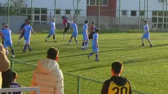 Futbolcular arasında arbede çıktı; maç tatil edildi