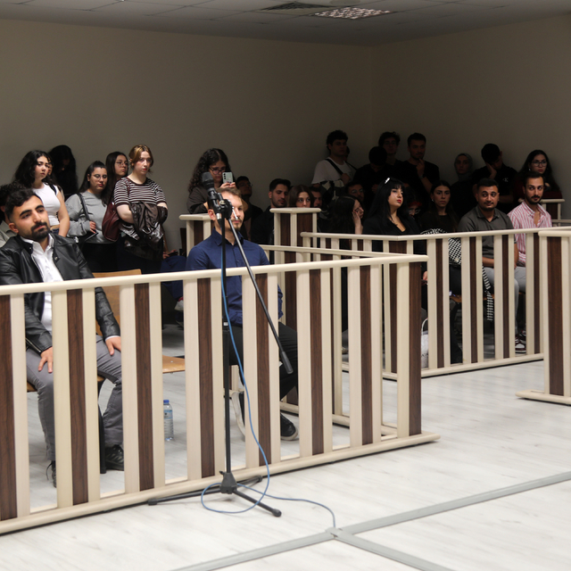 Hukuk öğrencilerinden gerçeğini aratmayan duruşma