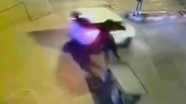 Kavşakta hafif ticari araca çarpan arabaya koşulu at öldü