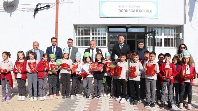 Bozüyük'te kaymakam ve öğrenciler kitapla buluştu