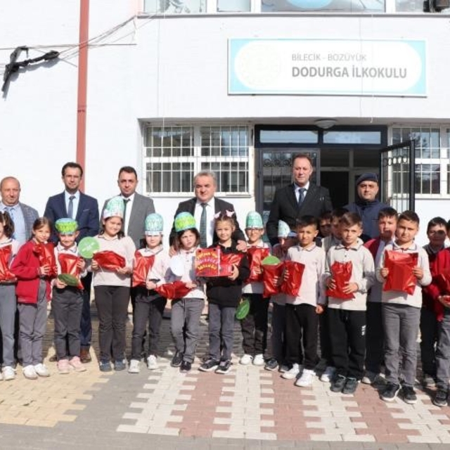 Bozüyük'te kaymakam ve öğrenciler kitapla buluştu