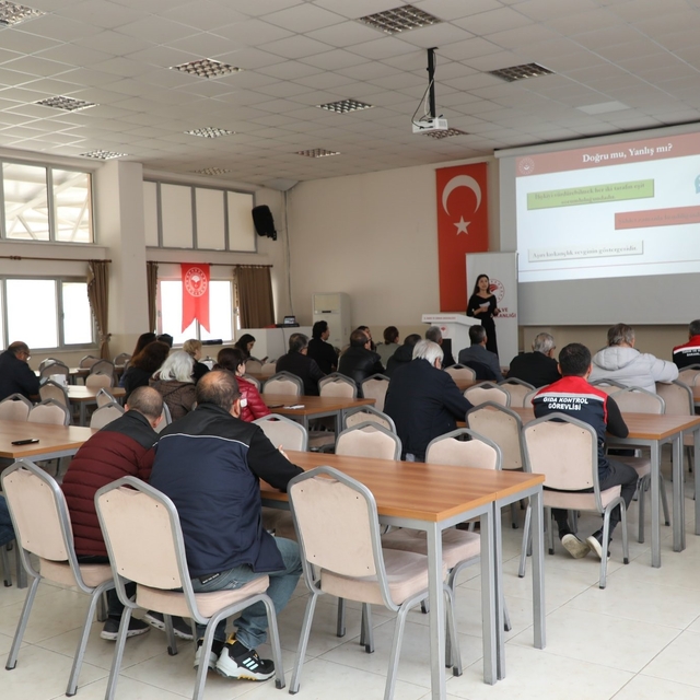 Kamu personeli, kadına yönelik şiddetle ilgili bilgilendirildi