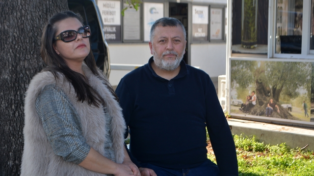 Türk turist çifte Midilli Hudut Kapısı'nda çirkin hareket
2 karton sigara için Türk çifti kelepçeleyerek nezarete atıp, kötü muameleye tabi tuttular