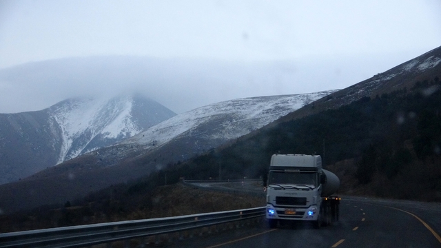 Ardahan'ın yüksek kesimleri beyaza büründü