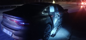 Otomobil ile çarpışan motosiklet yandı: 1'i ağır 2 yaralı