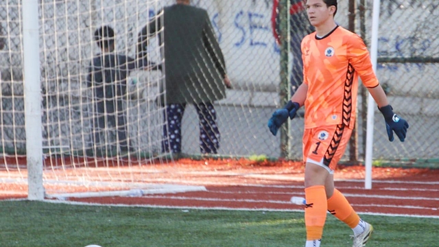 Menemenli kaleci Alp'i Beşiktaş denedi