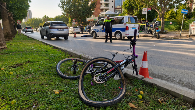 Yaya geçidinde bisikletli çocuğa çarpıp ölümüne neden olan sürücü kaçtı