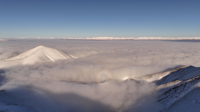 Erzurum'da sağanak dindi, şehir bulut denizine gömüldü