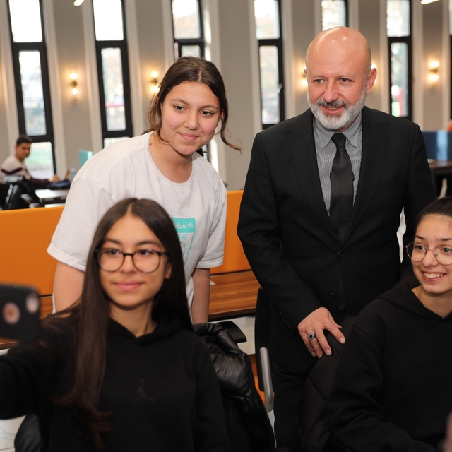 Başkan Çolakbayrakdar: "Dünyaya açılan kütüphanelerle zenginleştirilmiş bir...