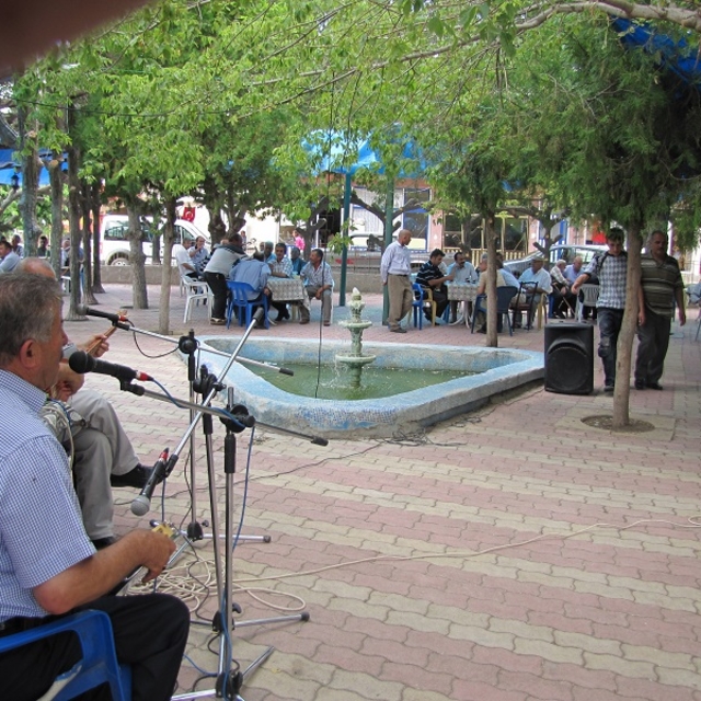 Konyalı 81 yaşındaki Türk Halk Müziği sanatçısı, yolundan giden gençlere ör...