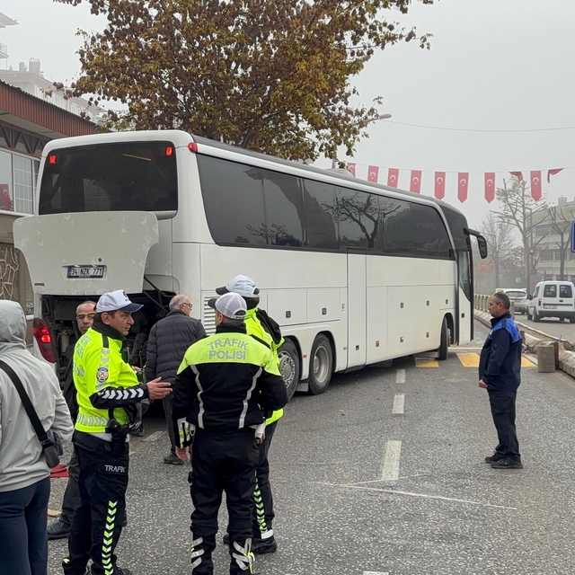 Tur otobüsünün ters yön hatası pahalıya mal oldu