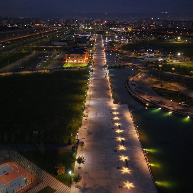 Recep Tayyip Erdoğan Millet Bahçesi'ne ışıklandırma yapıldı