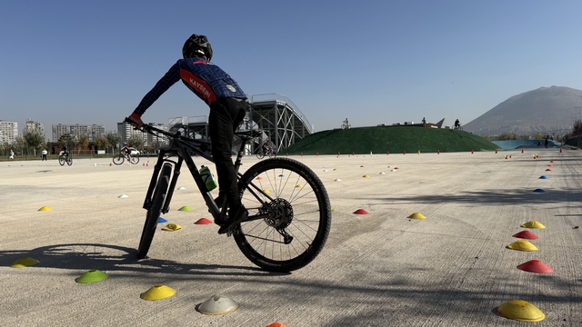 Büyükşehir'den yeni adrenalin merkezi: İç Anadolu'da tek olan parkurda BMX spor okulu