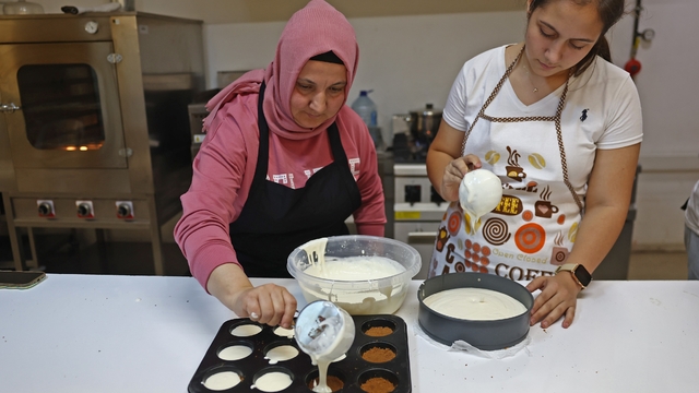 ATASEM'de istihdam ve hobi için kurslar başladı
Lezzetli pasta yapımları, geleneksel el sanatları ve yabancı dil
