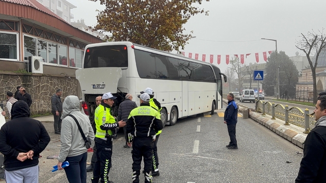 Tur otobüsünün ters yön hatası pahalıya mal oldu