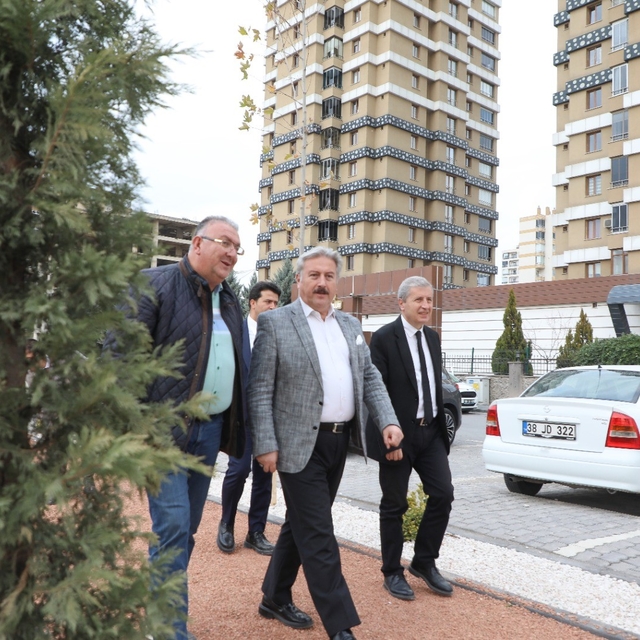 Parkların ve yeşil alanların belediyesi Melikgazi'den Yıldırım Beyazıt'a ik...