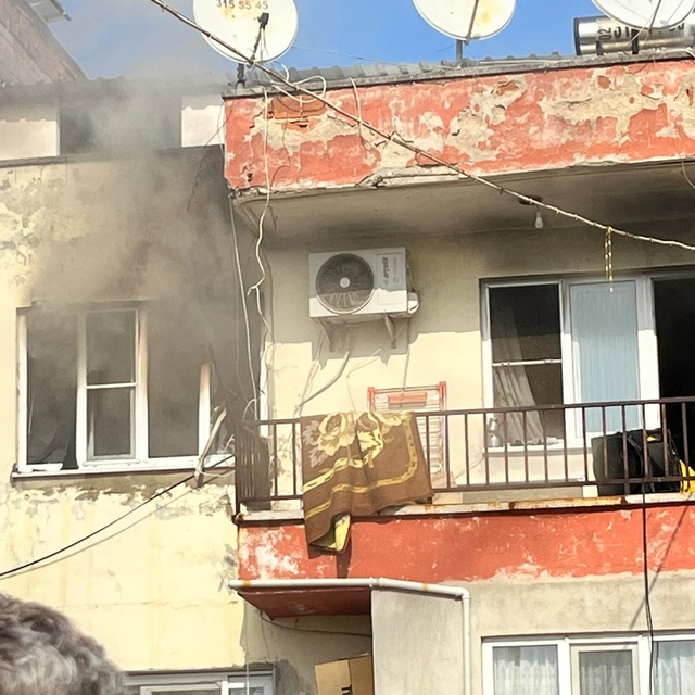 Nazilli'de ev yangını: 1 ölü, 3 yaralı