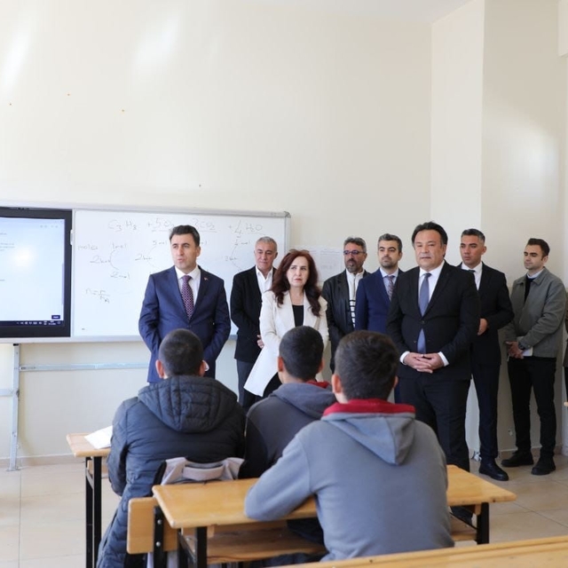 Vali Aygöl, öğrencilerle bir araya geldi