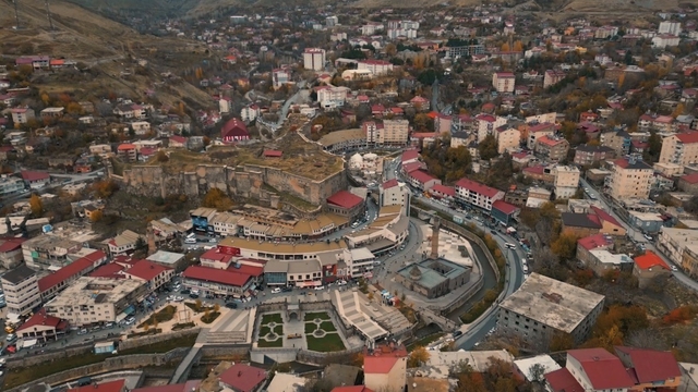 Bitlis'in tarihi çarşısı sonbaharın eşsiz renkleriyle görüntülendi
