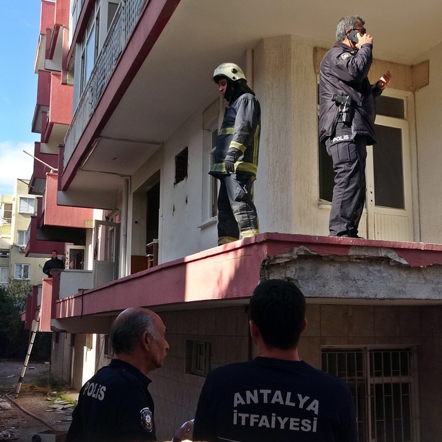 Kentsel dönüşüm için boşaltılan binadaki yangında erkek cesedi çıktı
Yangın...