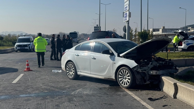 Kayseri'de iki otomobilin çarpıştığı kazada 5 kişi yaralandı