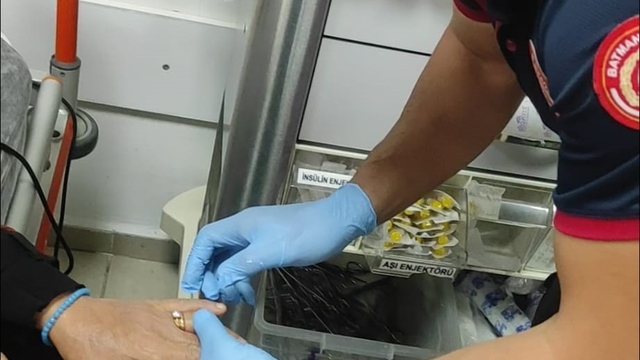 Batman'da itfaiye ve sağlık ekiplerinden ortak "yüzük çıkartma" operasyonu