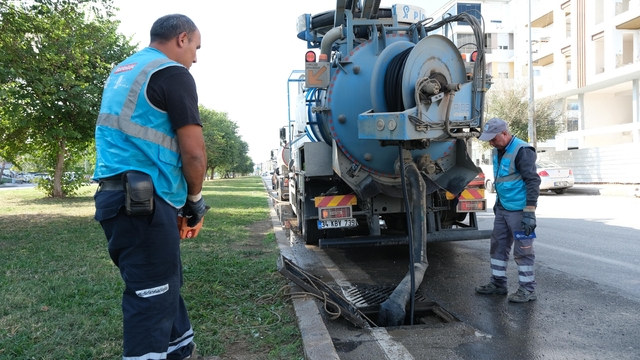 ASAT, Kepez'de yağmur suyu hatlarını temizliyor