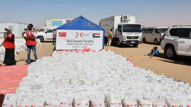 Türk Kızılaydan Sudan'da yerinden edilenlere gıda desteği