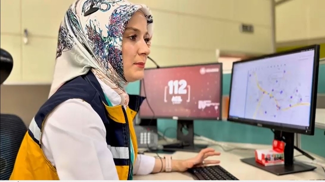 112 personelinin telefonda yönlendirmesi ile eşine doğum yaptırdı
