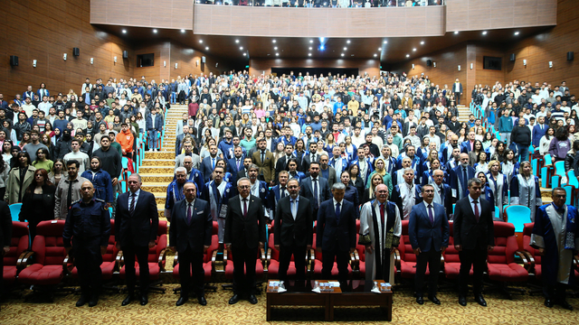 AK Parti İzmir Milletvekili Kasapoğlu, Uşak'ta akademik yıl açılışında konuştu: