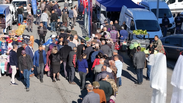 Başkan Çerçioğlu ile Ata Tohumları gelecek nesillere taşınıyor
Koçarlı'da kışlık fide dağıtımına yoğun ilgi