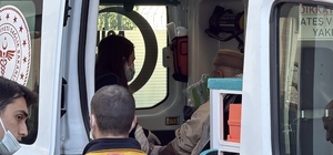 Serdivan'da evde çıkan yangında yaşlı çift dumandan etkilendi