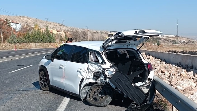 Çankırı'da ambulans ile otomobilin çarpıştığı kazada 1 kişi yaralandı