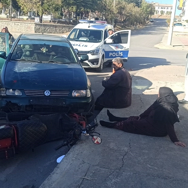 Konya'da otomobil ile motosiklet çarpıştı: 2 yaralı