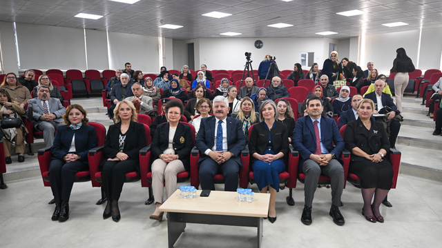 Ankara'da 60 yaş üstü bireylere yönelik "3. Yaş Üniversitesi" eğitimleri başladı