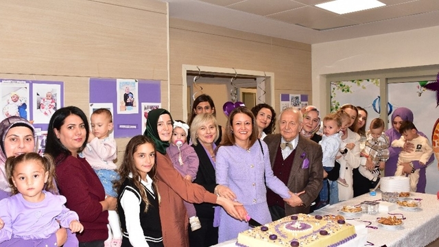 ESOGÜ Hastanesi'nde 17 Kasım Dünya Prematüre Günü kutlandı
Tıp Fakültesi Çocuk Sağlığı ve Hastalıkları Ana Bilim Dalı Neonatoloji Bilim Dalı Başkanı Prof. Dr. Özge Aydemir;
"Prematüre bebeklerin sağlıklı bir şekilde hayata tutunmaları için büyük çaba sarf ediyoruz"