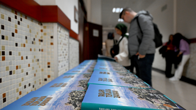 Başkentte, "Taşları Toplama Zamanı" kitabı tanıtıldı