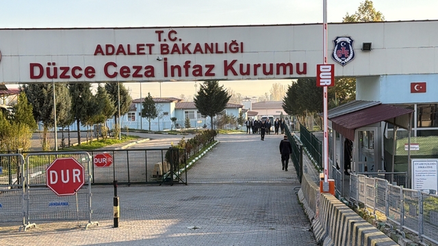 TBMM heyeti, Düzce Cezaevi'nde incelemelerde bulundu
"Burada gördüklerimizi komisyonda hep beraber değerlendireceğiz"