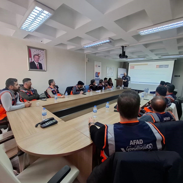 Bayburt'ta MEB AKUB ekiplerine destek AFAD gönüllüsü eğitimi başladı